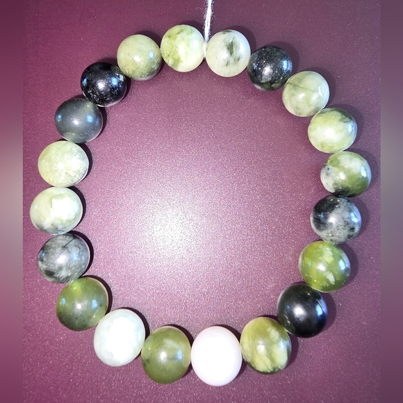 10mm Austrailian Chrysoprase Bracelet - Picture 2 of 14